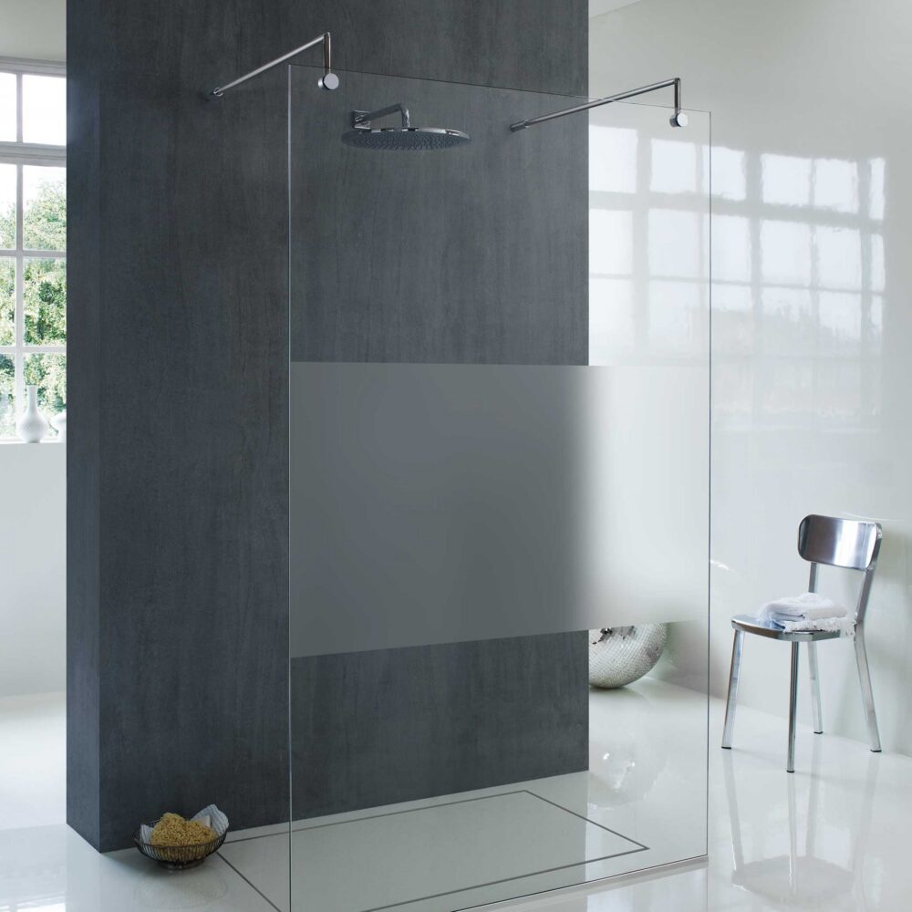 Oslo freestanding shower screen with modesty band Oslo freestanding shower screen with modesty band