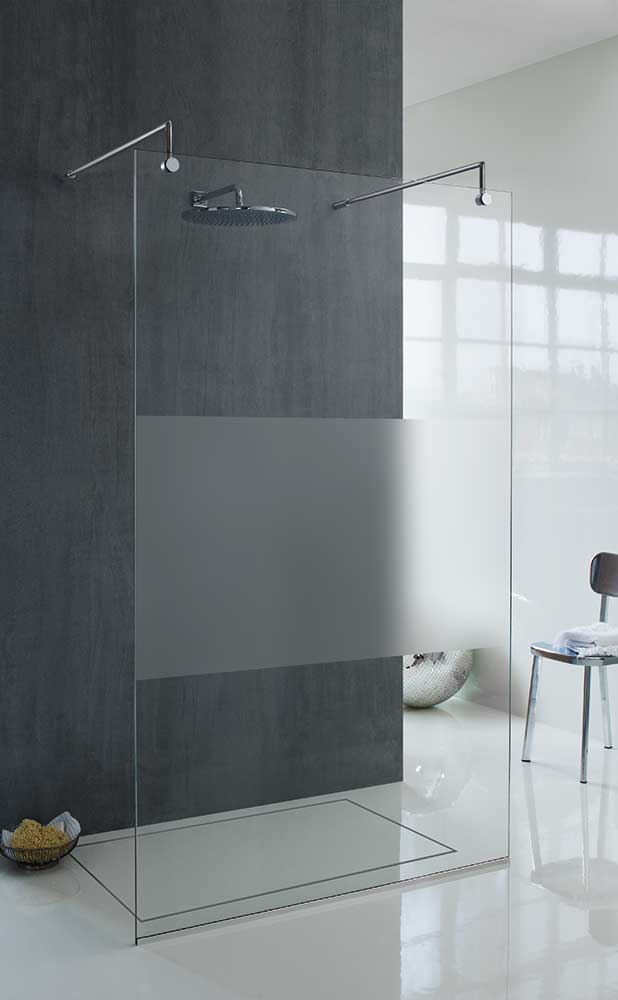 Oslo shower screen with modesty band