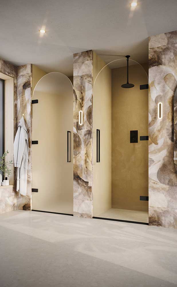 Maine curved hinged door